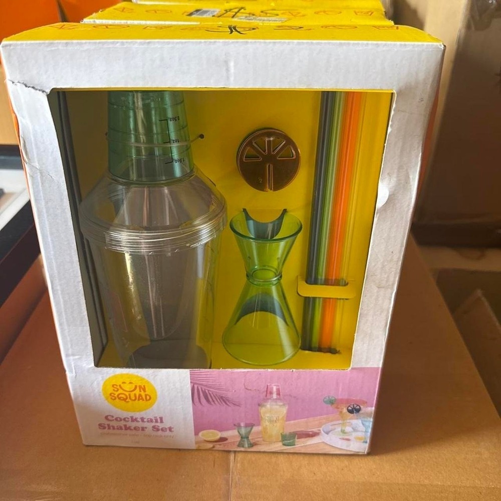 Cocktail and shaker set